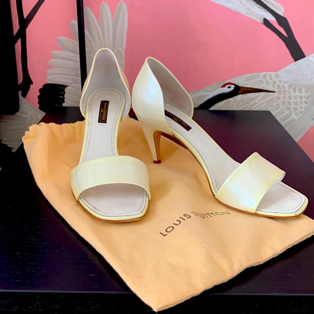 Authentic LOUIS VUITTON Ivory Heels Pumps 37.5EU / 7.5US